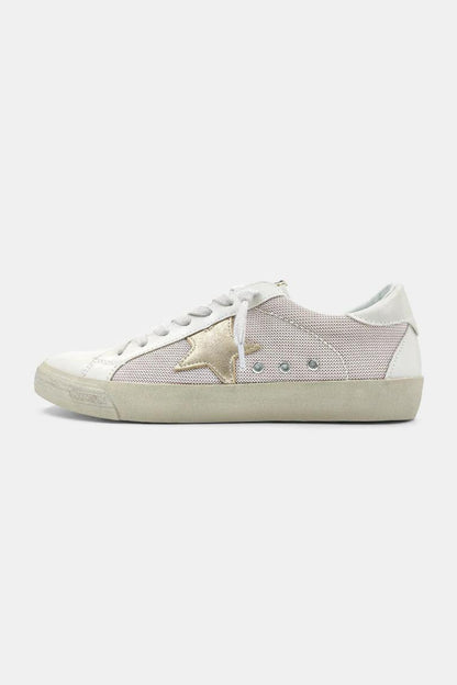 Pilar Low Top Sneaker