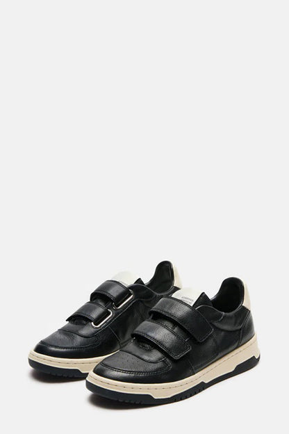 Emirie Sneaker